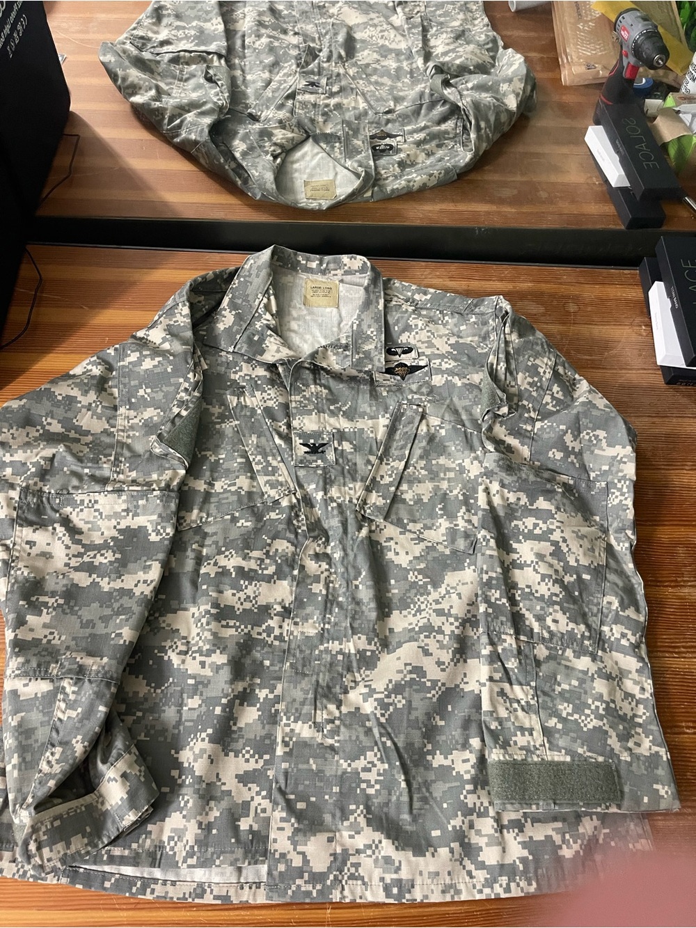 US Army ACU UCP Digital Camo Coat Large Long Insignia Patches